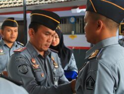 Kalapas Banyuwangi Sematkan Pin WBK Secara Simbolis Kepada Jajarannya