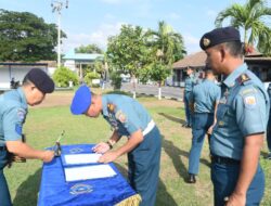 Penandatanganan Pakta Integritas untuk Penerimaan Caba PK Pria/Wanita dan Cata PK Gel I TA 2024 di Lapangan Apel Mako Lanal Banyuwangi