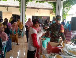 Babinsa laksanakan pendampingan Penyaluran bantuan Pangan Cadangan Beras Pemerintah (CBP) oleh PT. Yasa Artha Trimanunggal di Desa Sragi Kecamatan Songgon