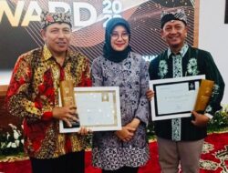 Anugerah Gerakan Literasi Kementerian Agama Kabupaten Banyuwangi Tahun 2023 terhadap Dr Moh Amak Burhanudin