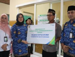 Guna Peningkatan kinerja, Ketua RT/RW di Banyuwangi Dilengkapi BPJS Ketenagakerjaan