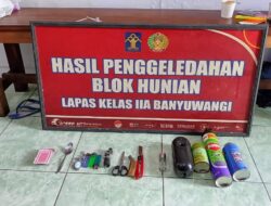 Jelang Ramadhan, Petugas Lapas Banyuwangi Sterilkan Kamar Hunian dari Barang Terlarang