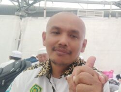 Hari Spesial Ketua Kloter SUB-58, Jamaah Haji Kompak Beri Kejutan Ulang Tahun