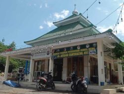 IBADAH KHUSYUK DI MUSHOLA MINIMALIS MODERN AL AZIZAH