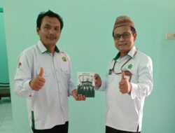 Kepala Kemenag Banyuwangi Terima Buku Catatan Petugas Haji Tahun 2024
