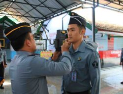 Lantik Kenaikan Pangkat Pegawai, Kalapas Banyuwangi Ingatkan Peningkatan Kinerja