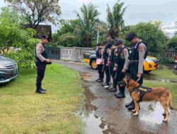 Polresta Banyuwangi Terjunkan Unit Sterilisasi Dan K-9 Dalam Pengamanan Gereja Jelang Natal 2024