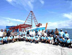 Kementrian Kelautan dan Perikanan Serahkan Dua Kapal Rampasan Ilegal Fishing ke Nelayan Banyuwangi