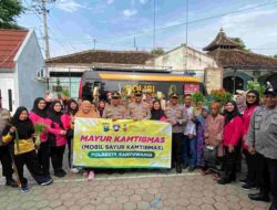 Mayur Kamtibmas Polresta Banyuwangi Bagi-bagi Sayur Gratis Wujudkan Kepedulian Kepada Masyarakat