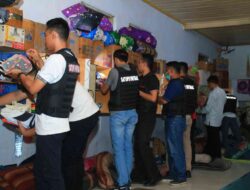 Tegaskan Komitmen Bersih dari Handphone dan Narkoba, Tim Satops Patnal Lapas Banyuwangi Geledah Kamar Hunian