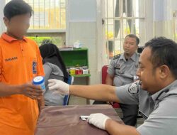 Pastikan Bebas dari Handphone dan Narkoba, Lapas Banyuwangi Gelar Penggeledahan Kamar dan Tes Urine Warga Binaan