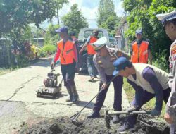 Wujudkan Keselamatan Lantas Jelang Ramadhan, Polresta Banyuwangi Perbaiki Jalan Rusak