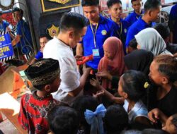 Kalapas Banyuwangi Bagikan Susu dan Es Krim Bagi Keluarga Warga Binaan yang Melakukan Kunjungan Tatap Muka
