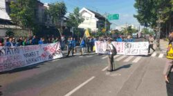 Aliansi Mahasiswa Kediri Gelar Aksi ‘Evaluasi Total Indonesia’ di Kantor DPRD, Suarakan Isu Nasional hingga Tolak Proyek Geothermal