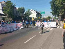 Aliansi Mahasiswa Kediri Gelar Aksi ‘Evaluasi Total Indonesia’ di Kantor DPRD, Suarakan Isu Nasional hingga Tolak Proyek Geothermal